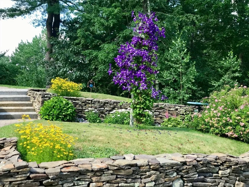 Photo of 39 Lovers Ln