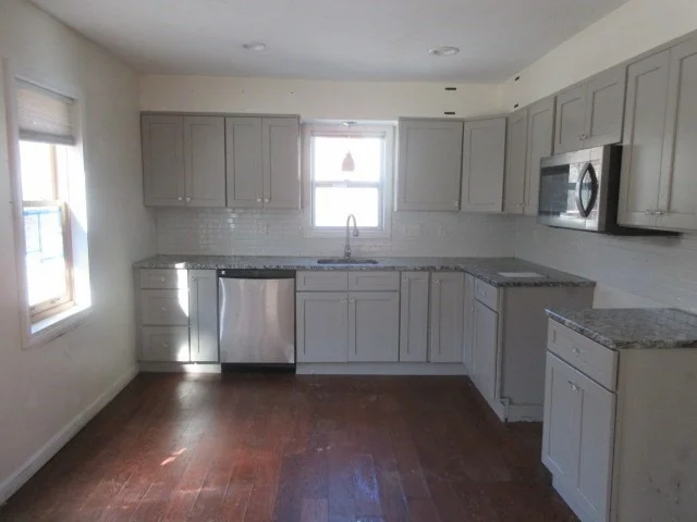 Photo of 425 1/2 Putnam Hill Road