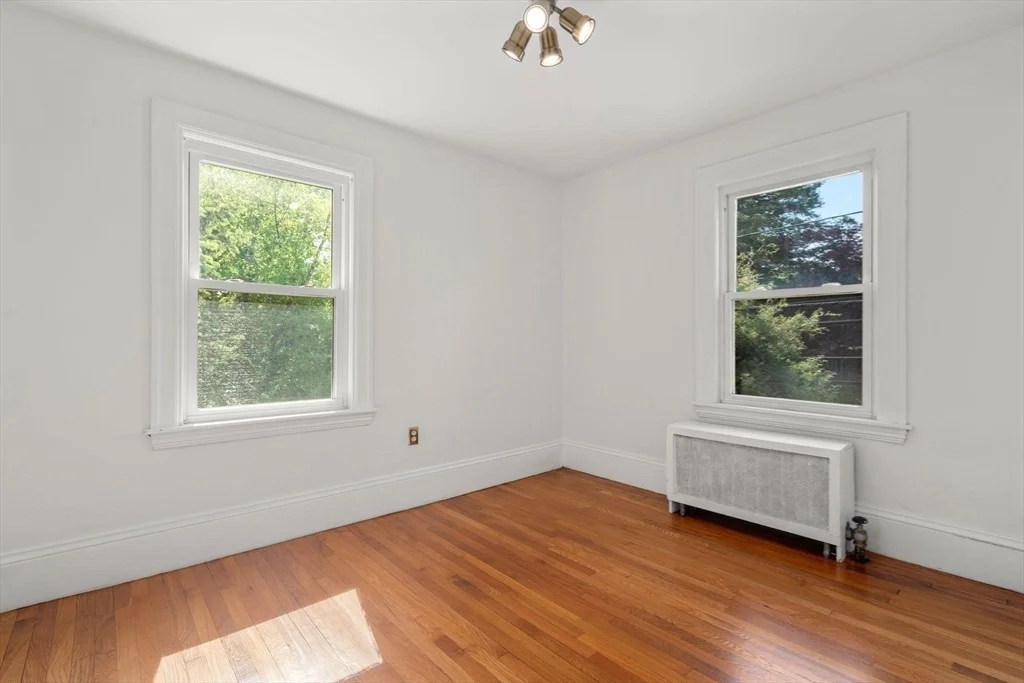 Photo of 1231 Pleasant St