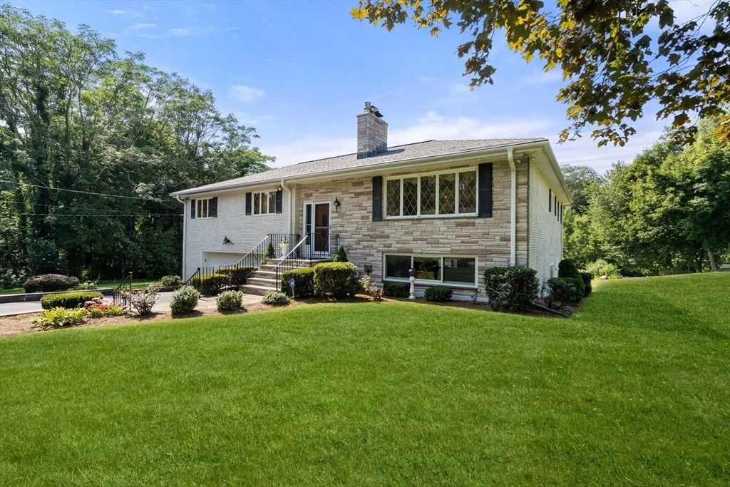 Photo of 15 Hobbs Brook Rd