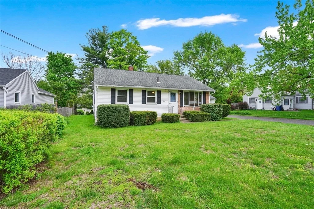 Photo of 300 Circle Dr