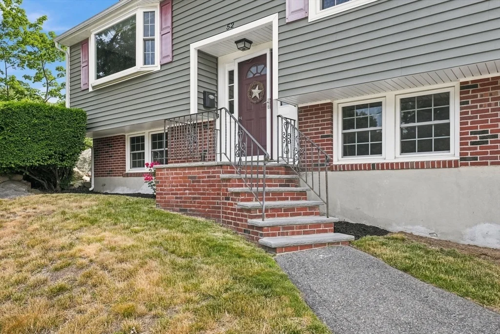 Photo of 52 Oak Ridge Circle