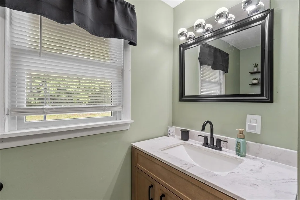 Photo of 27 Dexter Ave