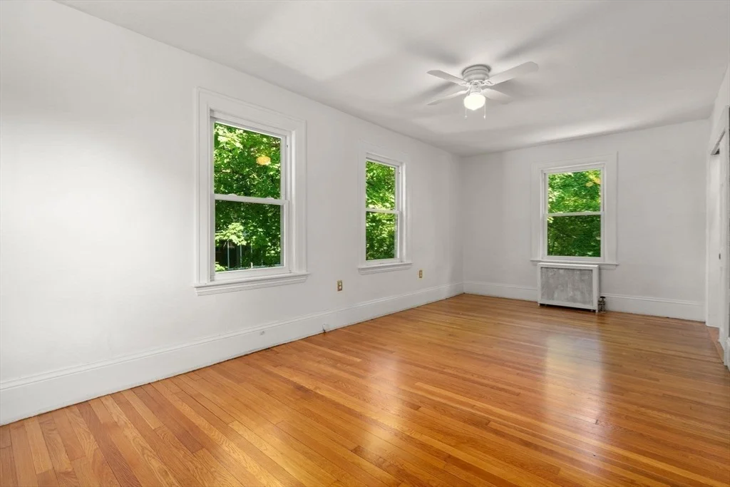 Photo of 1231 Pleasant St