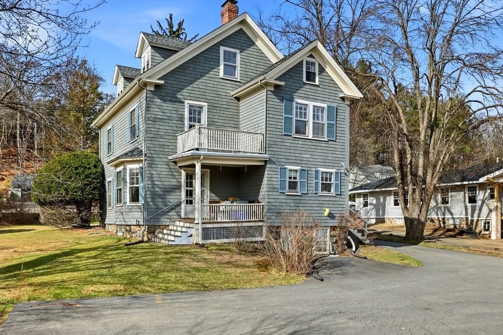 Photo of 242 Lexington Rd