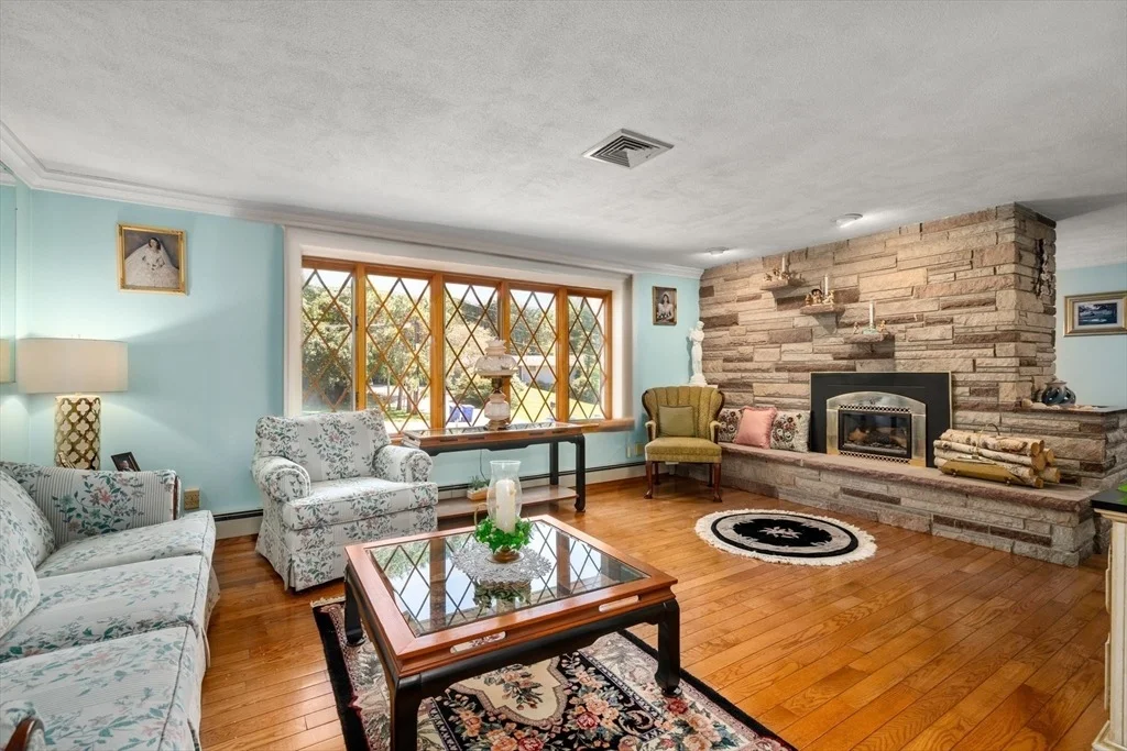 Photo of 15 Hobbs Brook Rd