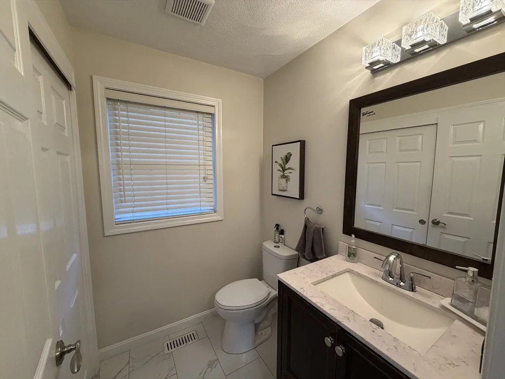 Photo of 25 Winston Cir