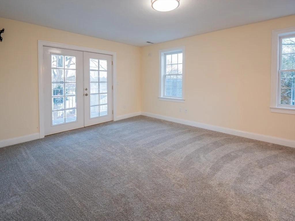 Photo of 33 Lakeside Dr