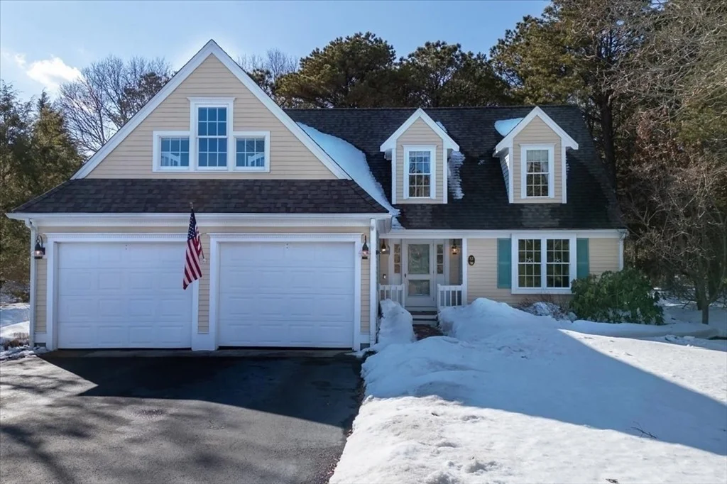 Photo of 12 Quashnet Woods Dr