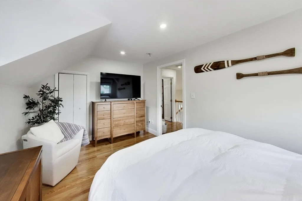 Photo of 405 Whiting Ave