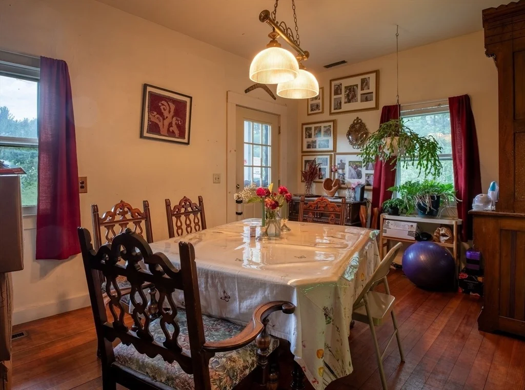 Photo of 425 Dingle Rd