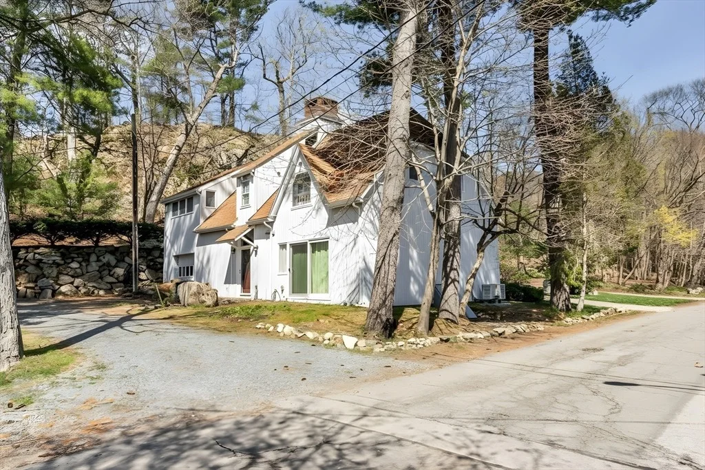 Photo of 40 Webster Ave