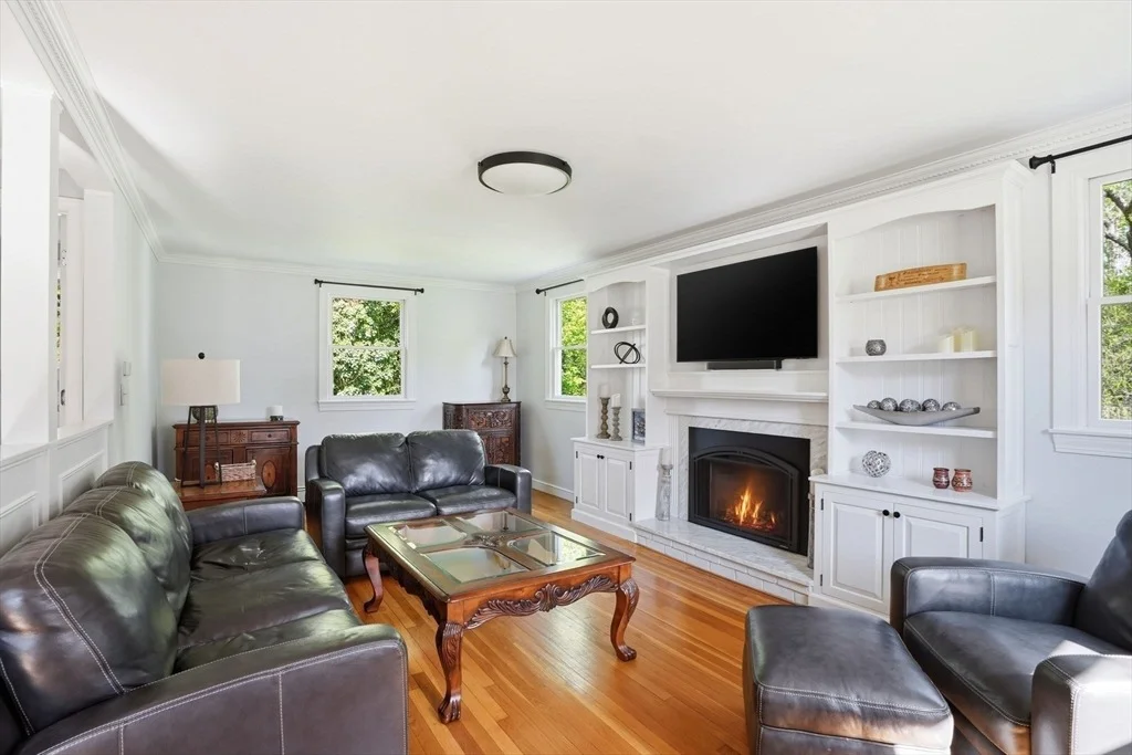 Photo of 33 Whittier Dr