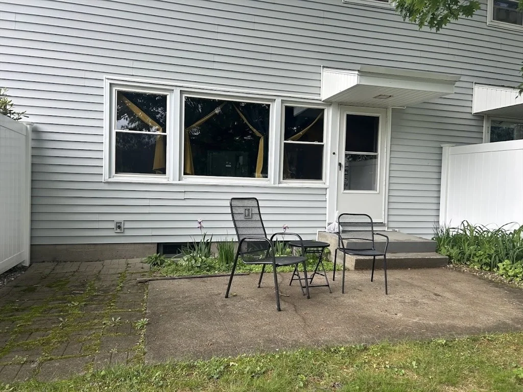 Photo of Unit 1385 at 1385 Pendleton Avenue