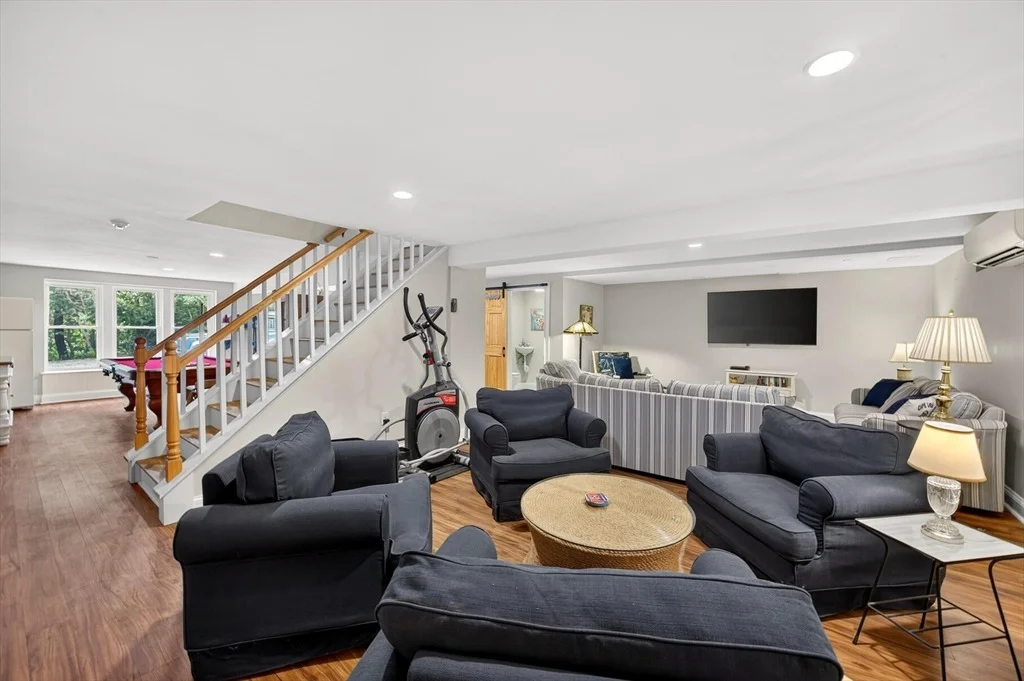 Photo of 25 Marthas Ln