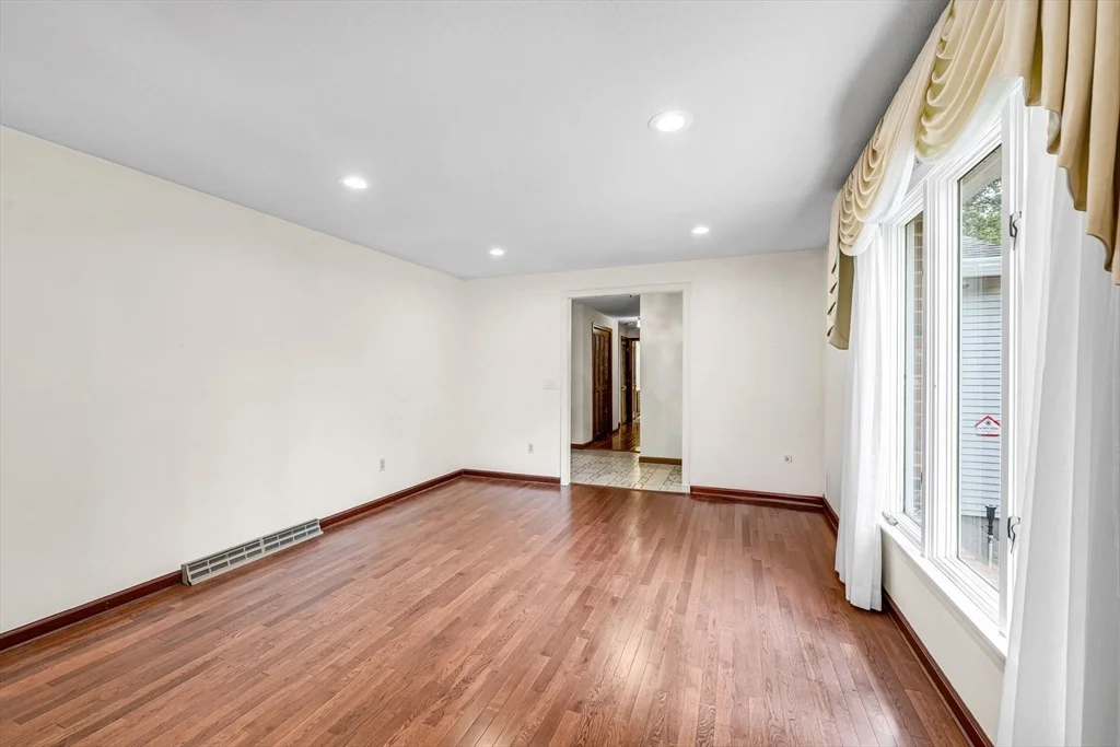Photo of 52 Wellesley Dr