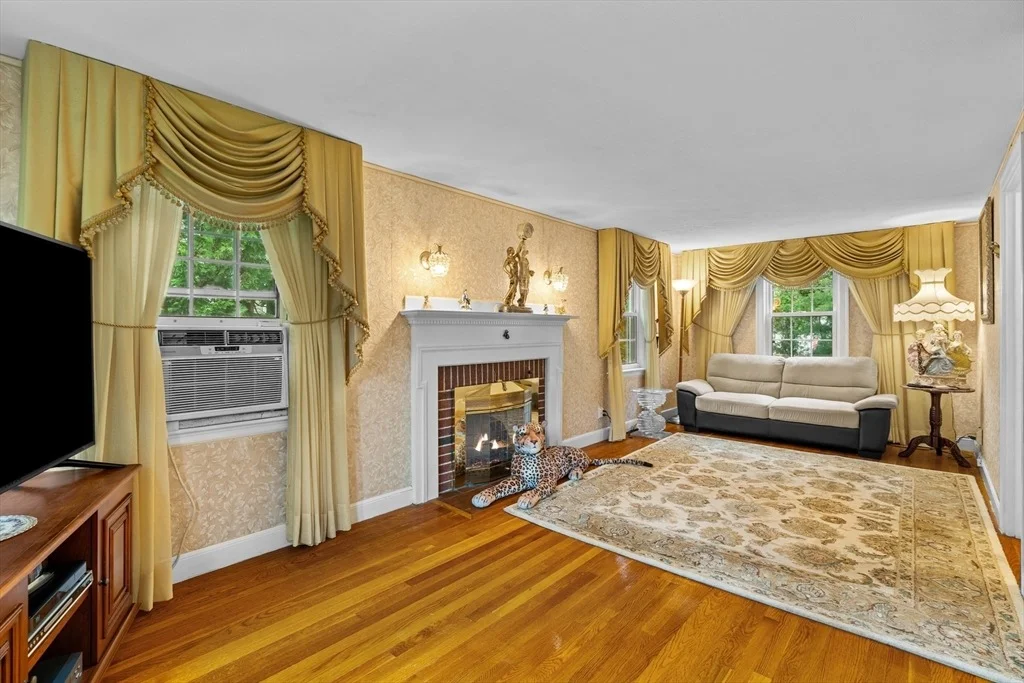 Photo of 100 Maple Street