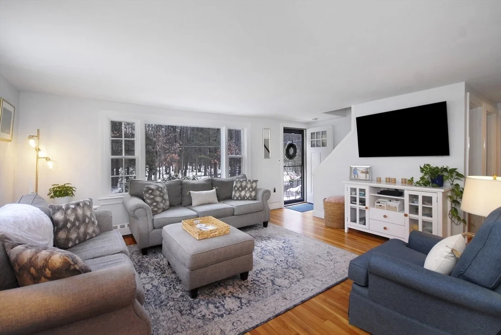 Photo of 35 Robbins Rd