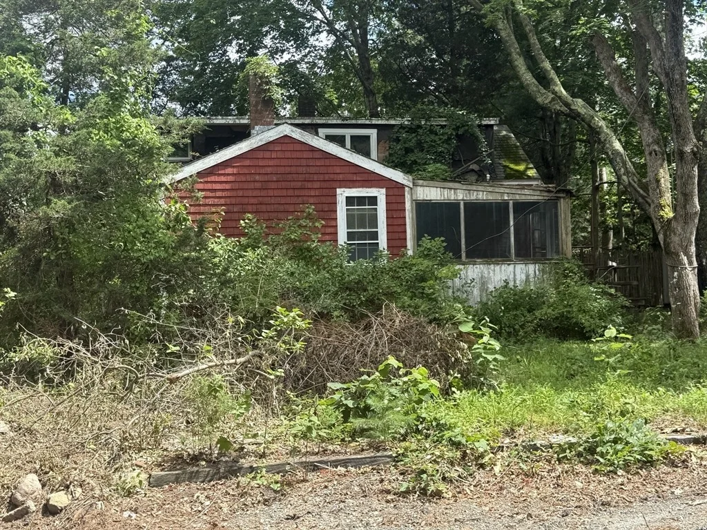 Photo of 1081-B Main St