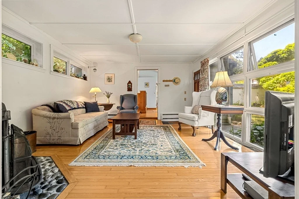 Photo of 21 Preston Beach Rd