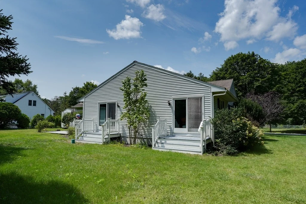 Photo of 15 Burbank Ln