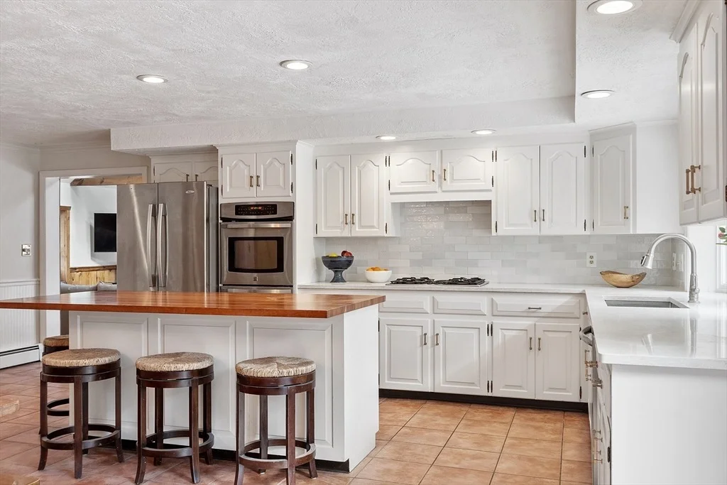 Photo of 7 Meadowbrook Cir