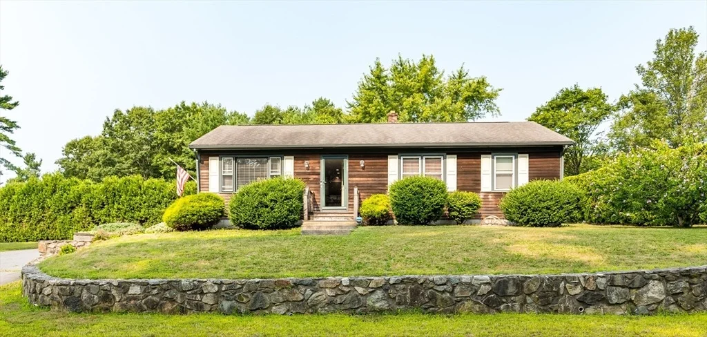Photo of 649 Middle Rd