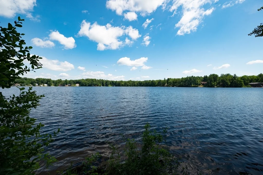 Photo of 320 Fort Pond Rd