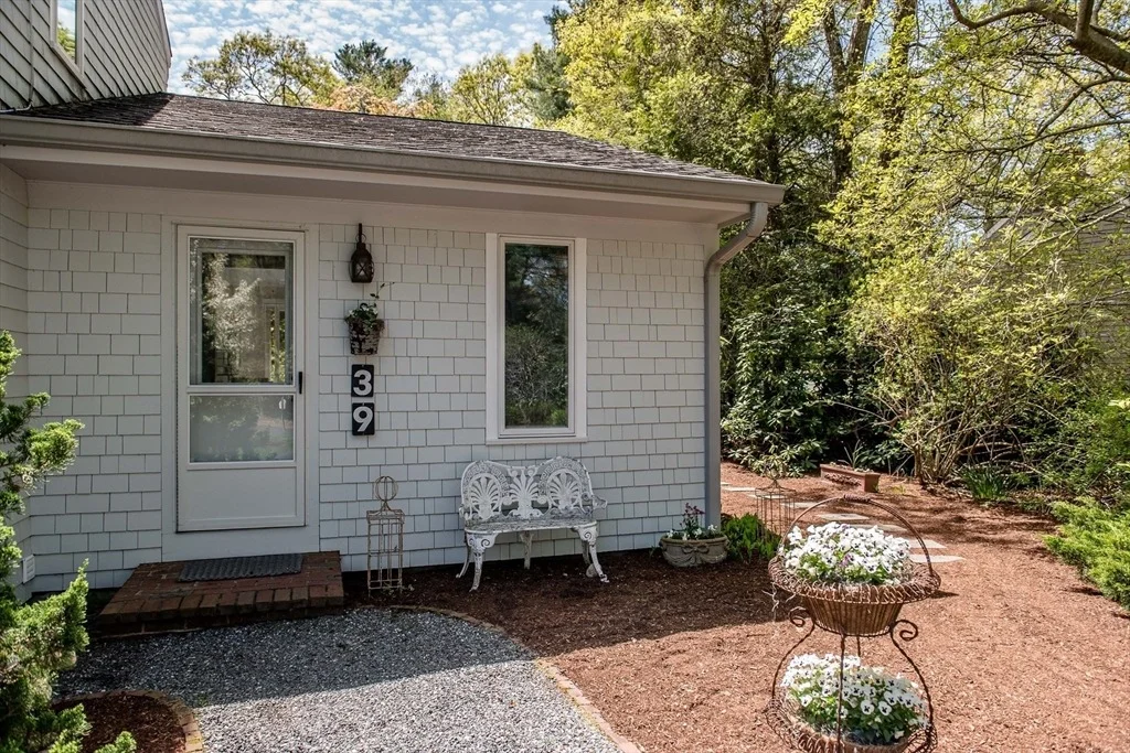 Photo of 39 Rosewood Ln
