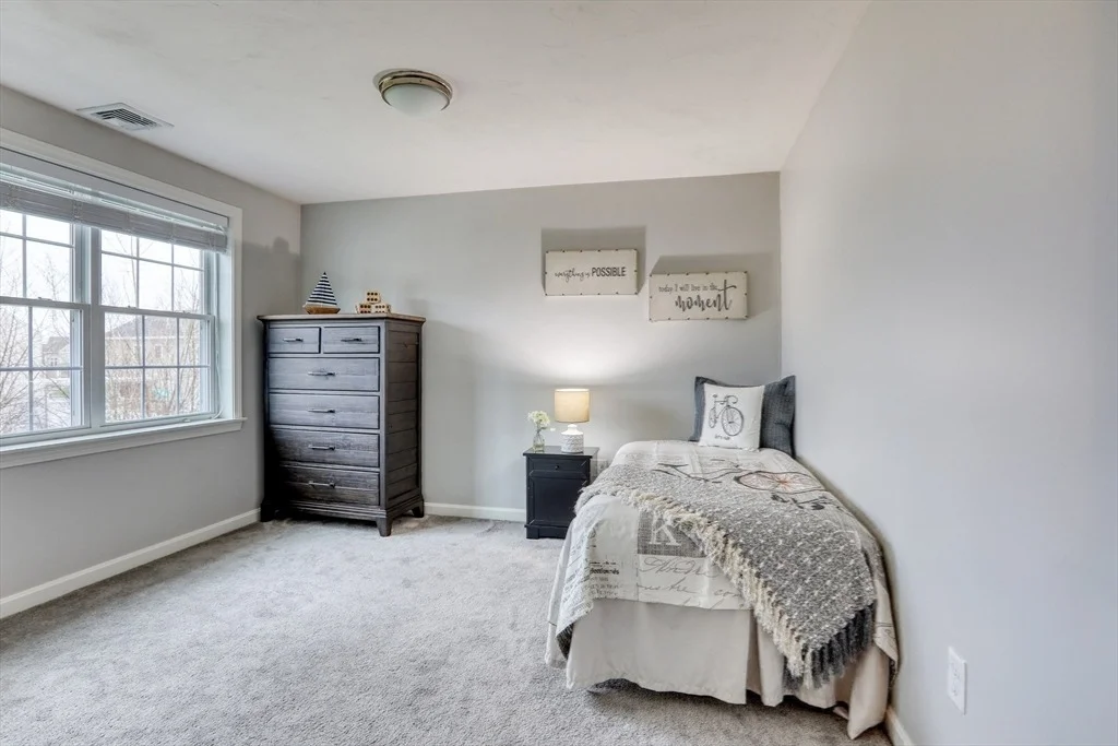 Photo of 44 Gedney Dr