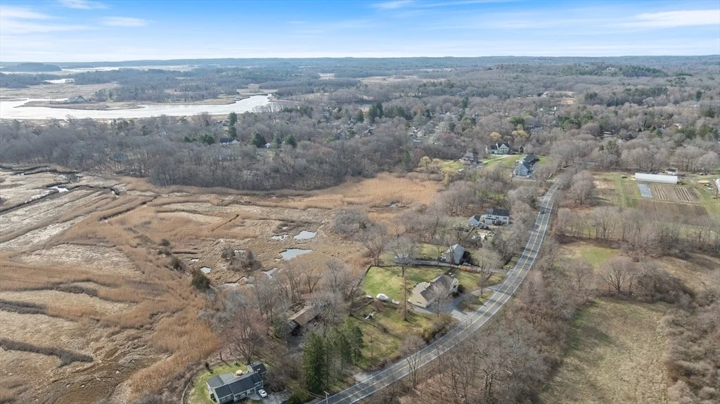 Photo of 33 Jeffreys Neck Rd