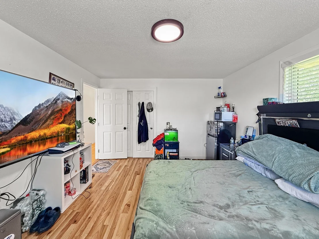 Photo of 23 Iona Ave