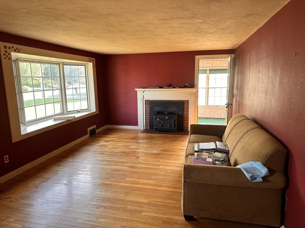 Photo of 1028 Tinkham Rd