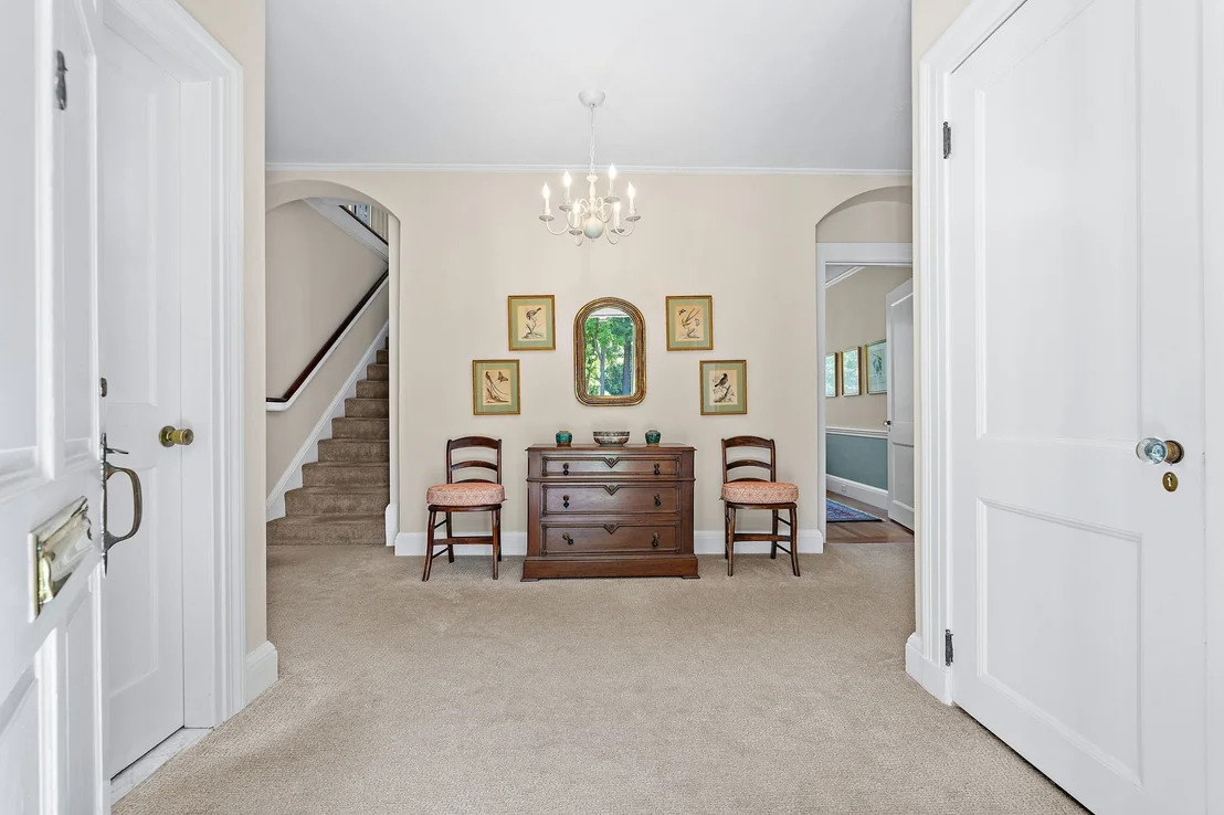 Photo of 8 Oakmount Circle
