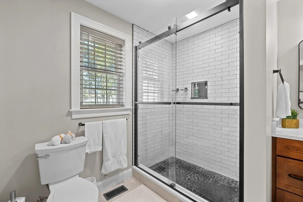 Photo of 17 Brodeur Ave