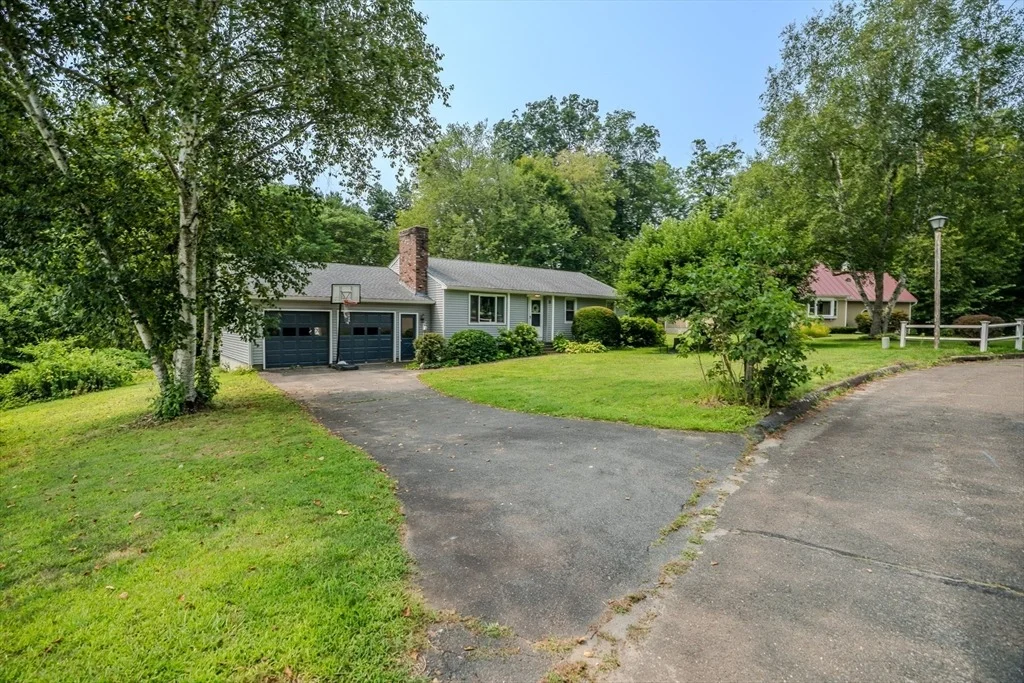 Photo of 25 Meadowbrook Dr