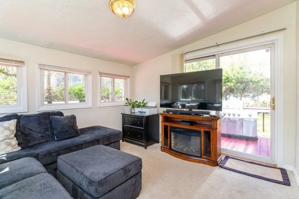 Photo of 89 Fernandez Cir