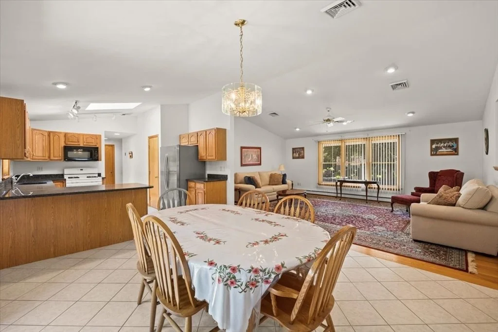 Photo of 8 Sherry Ln