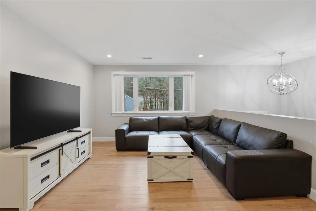 Photo of 8 Stoneybrook Drive