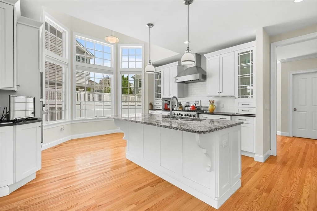 Photo of 129 Shore Dr W