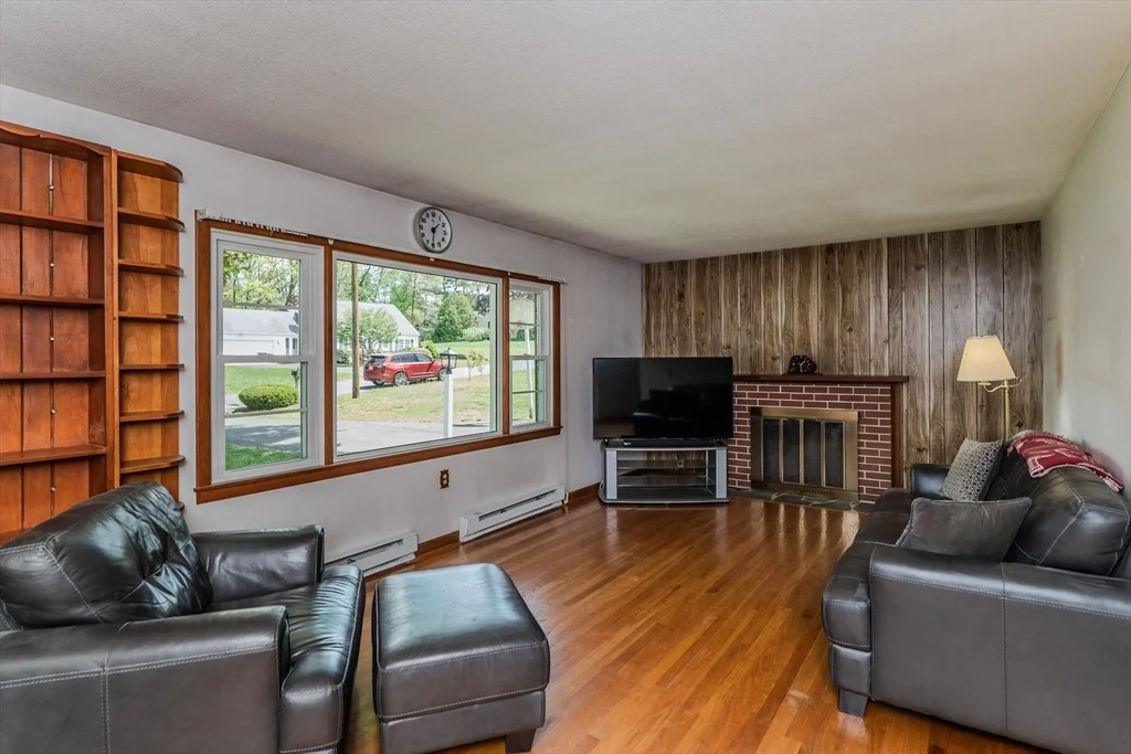 Photo of 8 Meadowbrook Dr