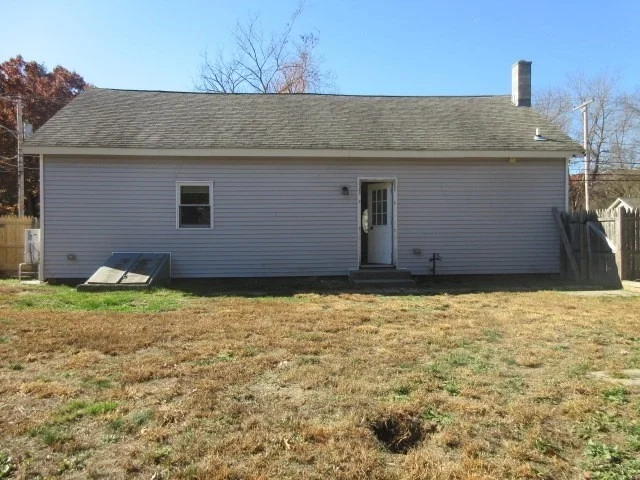 Photo of 425 1/2 Putnam Hill Road