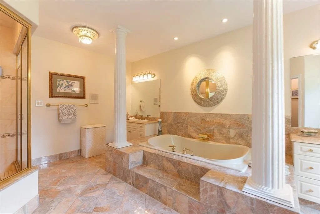 Photo of 8 Buttonwood Dr