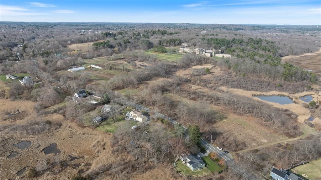 Photo of 33 Jeffreys Neck Rd