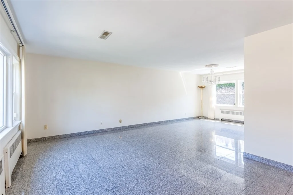 Photo of 12 Longmeadow Rd