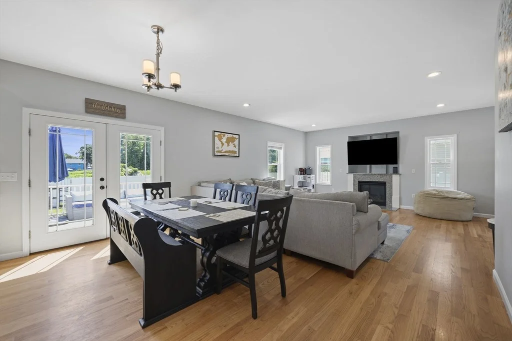 Photo of 51 Elaine Cir