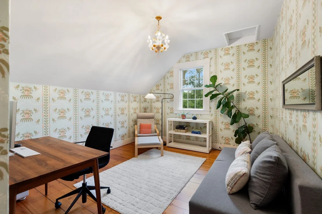 Photo of 82 Old River Place