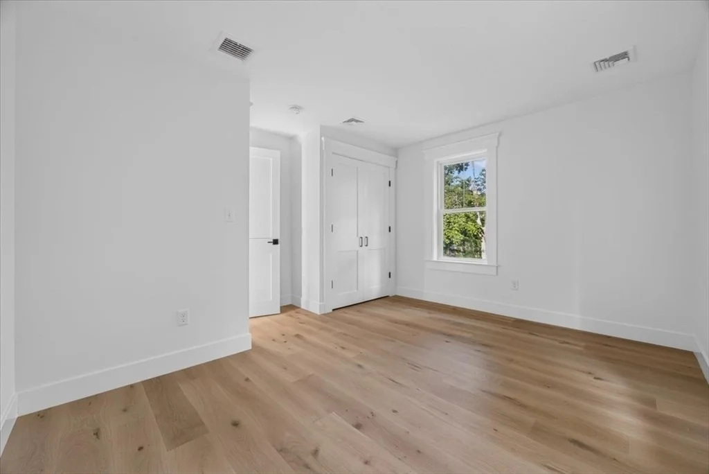Photo of 25 Lynn St