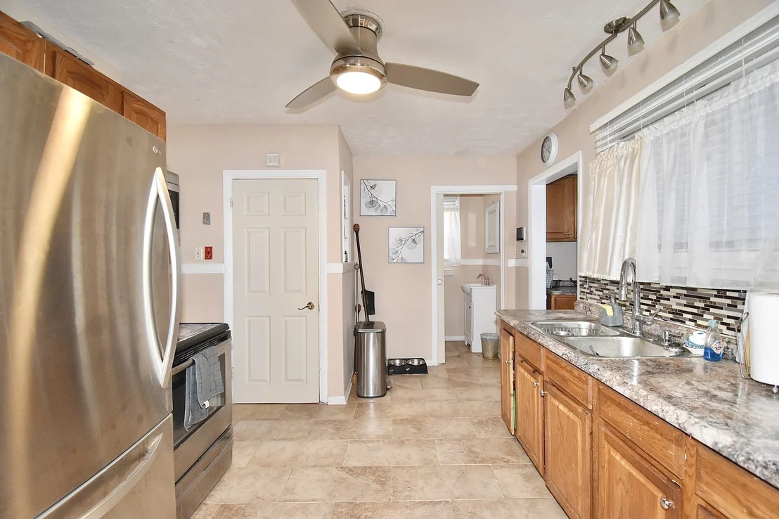 Photo of 1245 Bay St