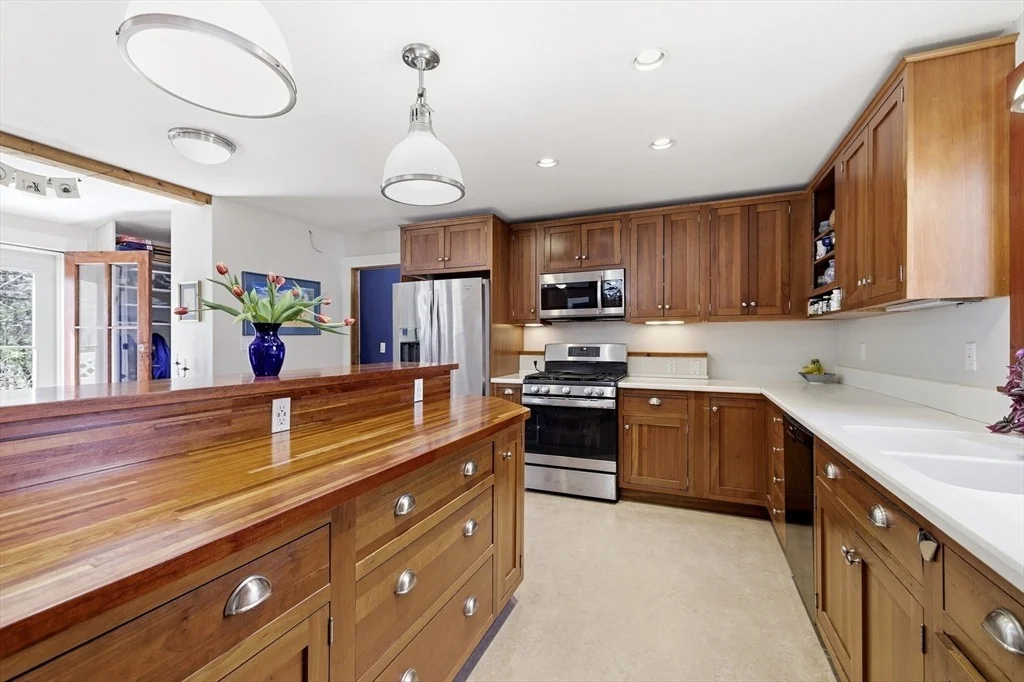 Photo of 180 Summer St